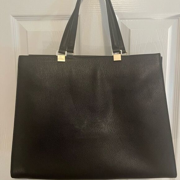 Kate Spade Black and Cream Shoulder Bag with Modern Elegance - Picture 14 of 16